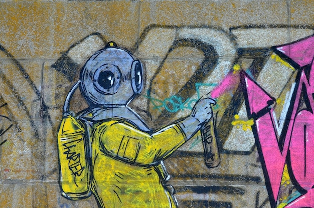 Fragmento di disegni di graffiti La vecchia parete decorata con macchie di vernice nello stile della cultura della street art Scary scuba diver