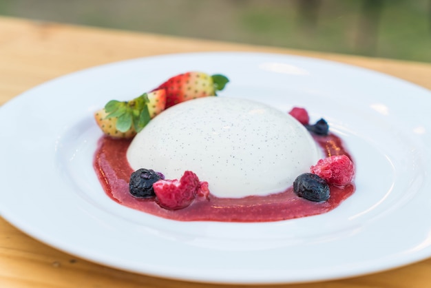 fragola alla panna cotta