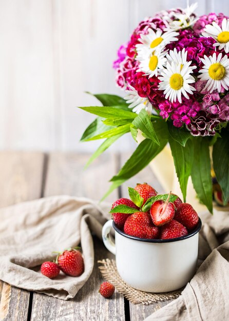 fragola e fiori