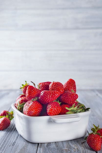 Fragola fresca in una ciotola