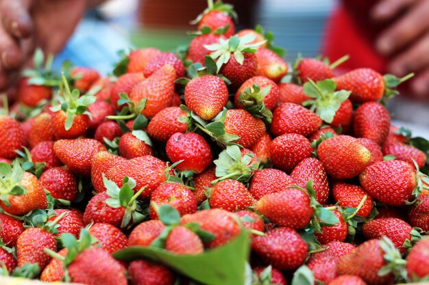 Fragola fresca nel mercato locale