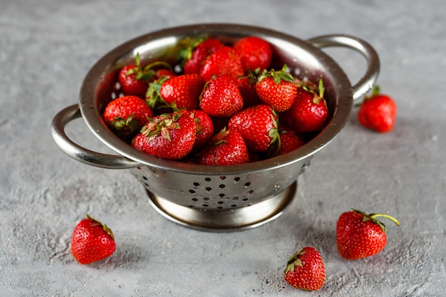 Fragola matura in colino