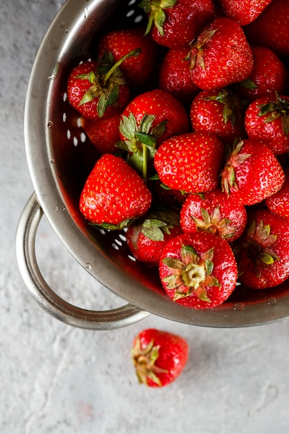 Fragola matura in colino