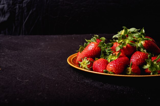 Fragole fresche di stagione Fragole succose e dolci