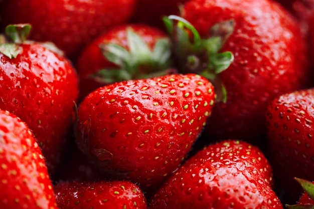 Fragole rosse naturali succose e mature