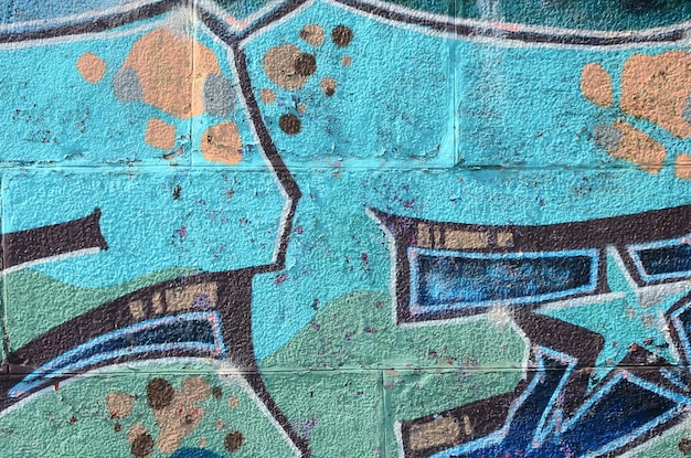 Frammento di disegni di graffiti Il vecchio muro decorato con macchie di vernice nello stile della cultura della street art Texture di sfondo colorata in toni freddi