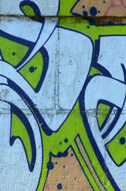 Frammento di disegni di graffiti Il vecchio muro decorato con macchie di vernice nello stile della cultura della street art Texture di sfondo colorata nei toni del verde