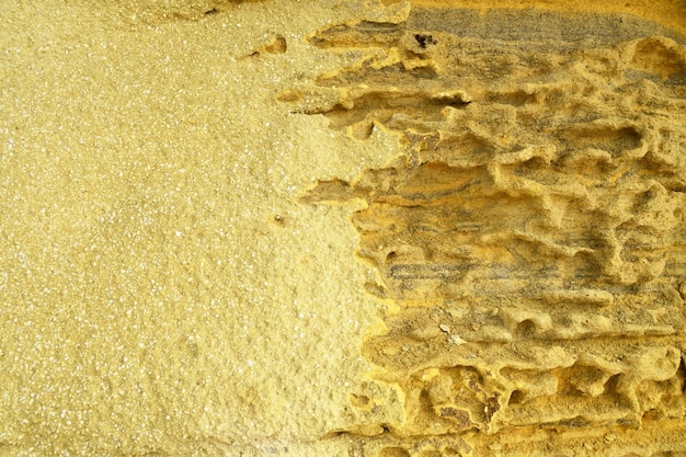 Frammento di texture di sfondo in pietra arenaria, materiale naturale, disegno astratto.