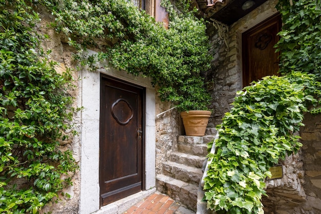 Francia Costa Azzurra Viste panoramiche del villaggio di Eze e strade della città vecchia