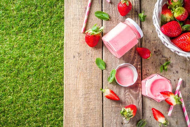 Frappè alla fragola in bottiglia