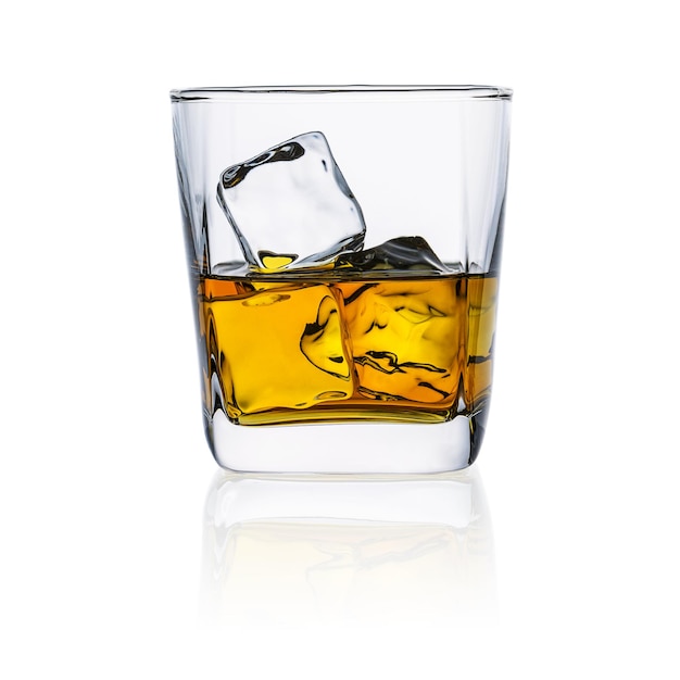 Freisteller di bicchieri di whisky