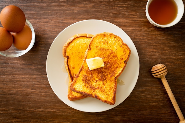 French toast con burro e miele per colazione