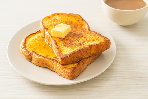 French toast con burro e miele per colazione