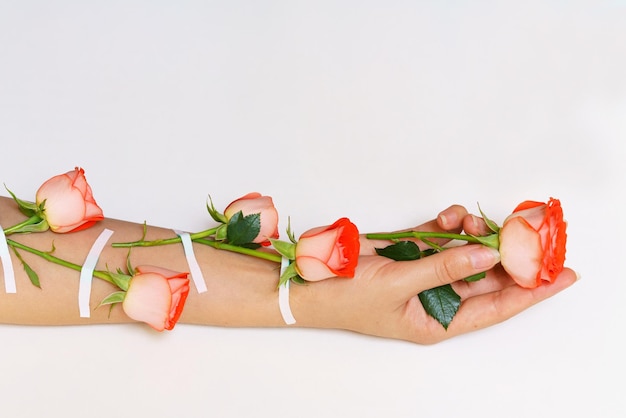 Freschezza naturale e giovinezza delle mani cosmetici per le mani con cerotto adesivo con rosa rosa...