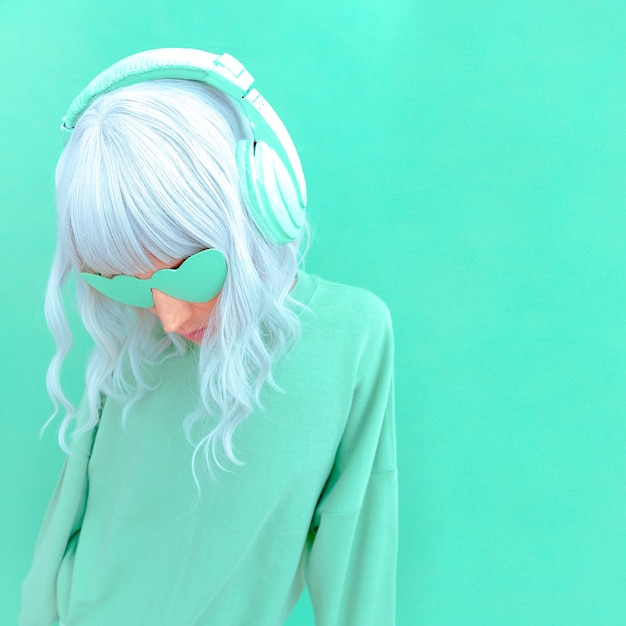 Fresh Mint Dj girl Minimal estetica monocromatica fashion design Aqua mento tendenza colore