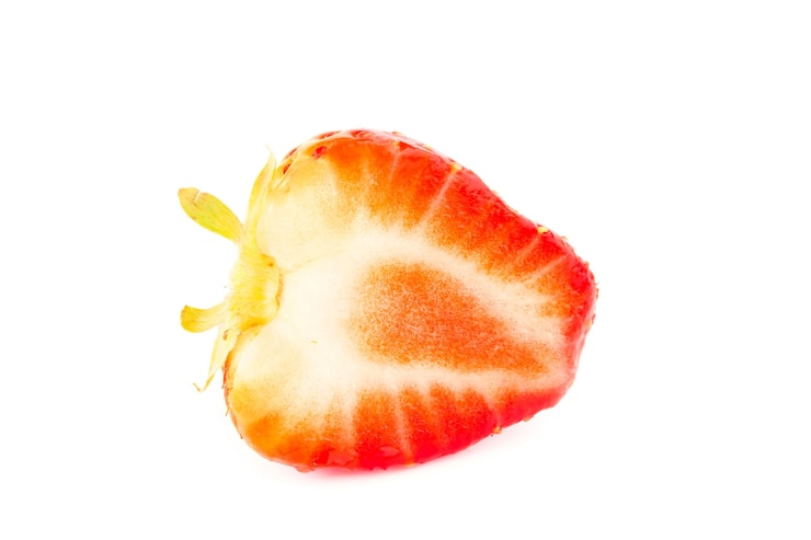 Photo fresh strawberries isolated on white background