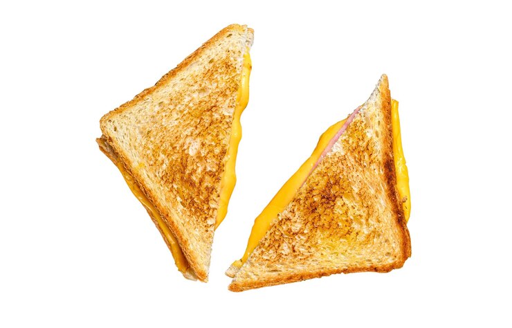 Photo fried ham and melted cheese sandwich isolated on white background