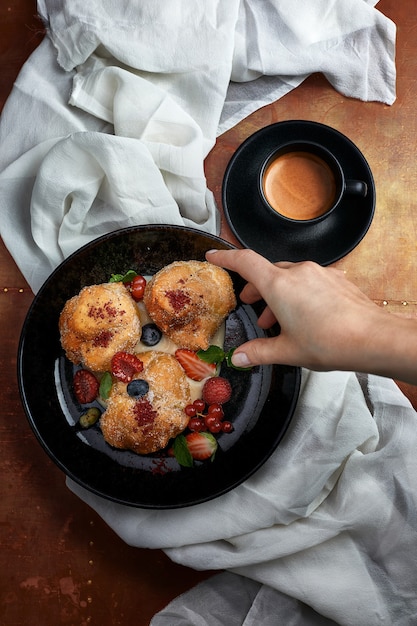 Fritelle dolci tradizionali per la colazione a Venezia