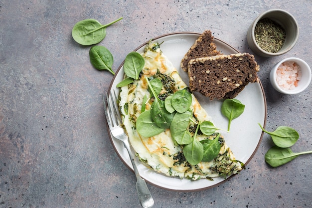 Frittata ripiena di spinaci e formaggio