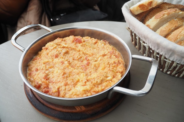 Frittata turca di Menemen in padella