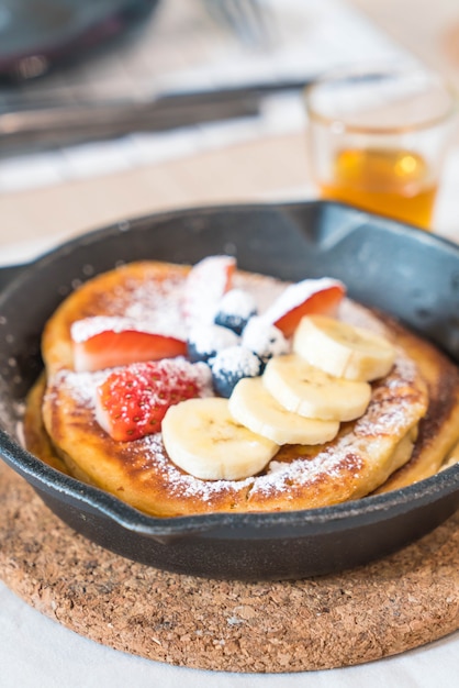 frittella con fragole fresche mirtillo e banana