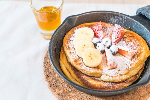 frittella con fragole fresche mirtillo e banana