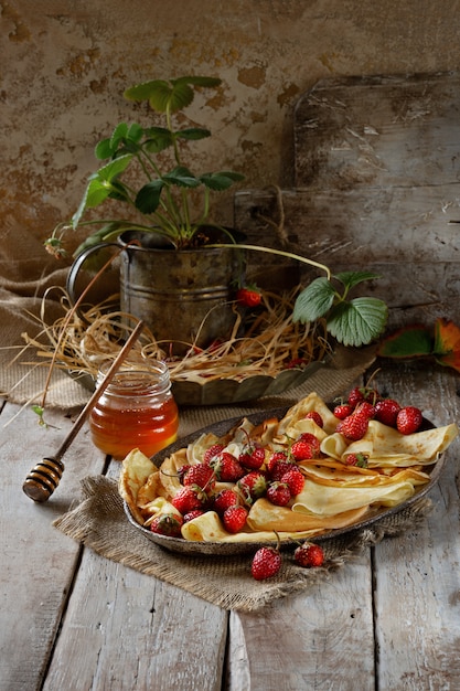 frittelle con miele e fragole