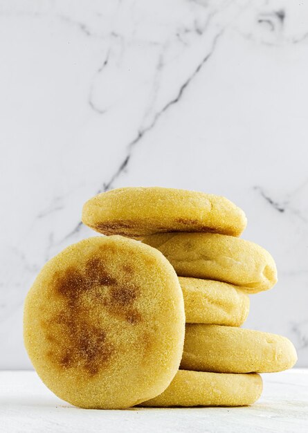 Frittelle di pane di semola di harcha fatte in casa Concetto halal Cibo arabo