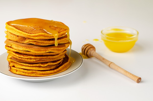 Frittelle fatte in casa con farina integrale e miele