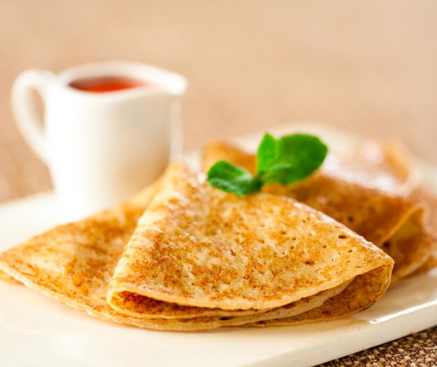 Frittelle gustose con salsa, colazione