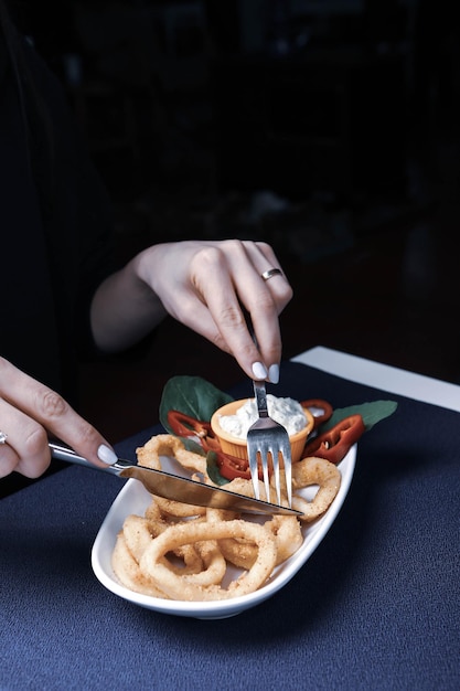 fritto di calamari di mare o calamari al sugo