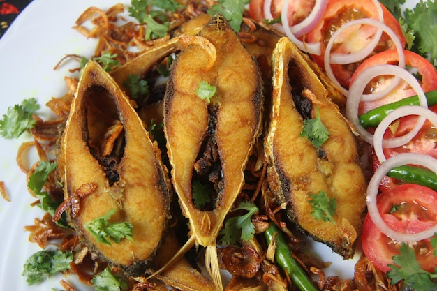 Frittura di pesce Hilsa I ilish bhaja