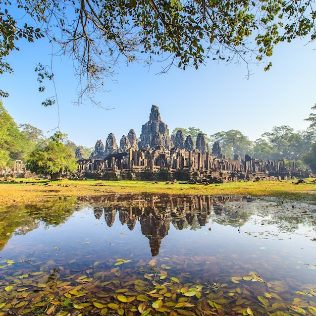 Fronte del castello di Bayon a Angkor Thom, Cambogia