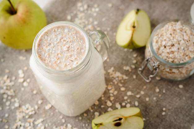 Frullati di farina d&#39;avena con mele