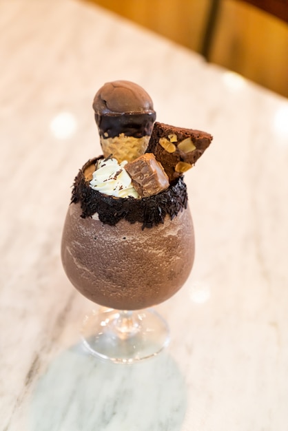 frullati di frappè al cioccolato ghiacciato