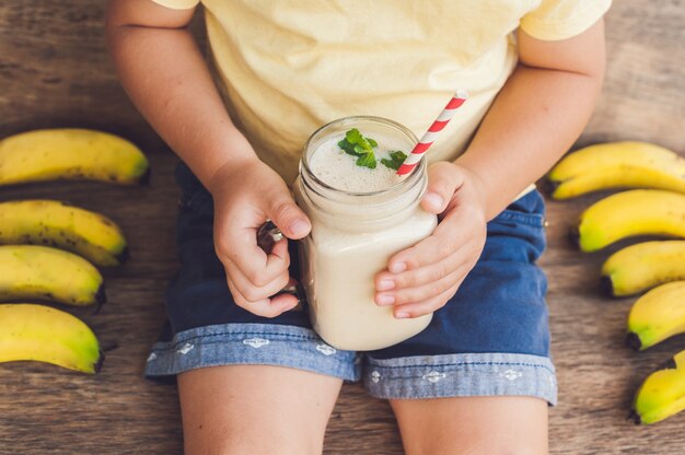 Frullato di banana e banane fresche