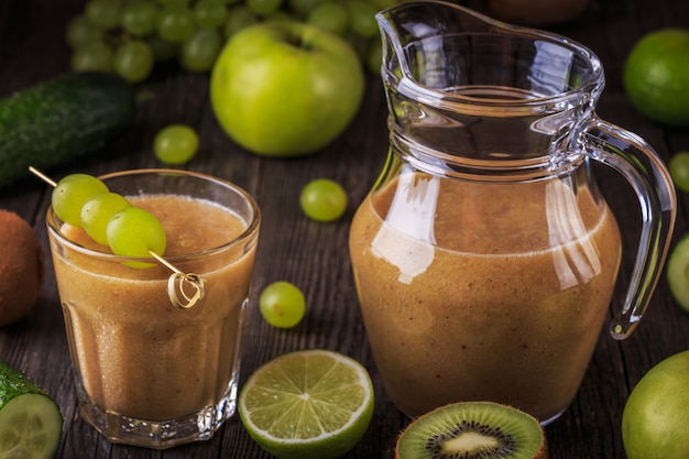 Frullato di frutta e verdura fatto in casa