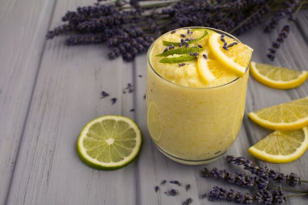 Frullato di limone e lavanda