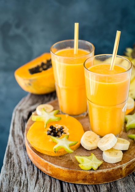 Frullato tropicale con papaya e banana