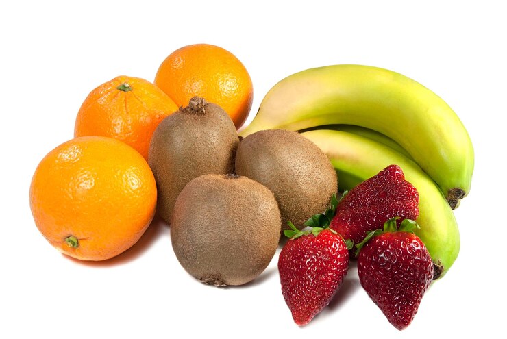 Frutas variadas aislado fondo bianco