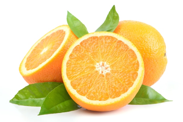 Frutta arancione su sfondo bianco