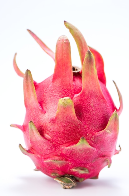 Frutta del drago, pitaya isolato su priorità bassa bianca con il percorso di residuo della potatura meccanica