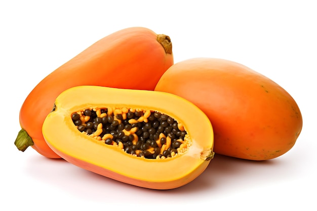 Frutta della papaia isolata su fondo bianco