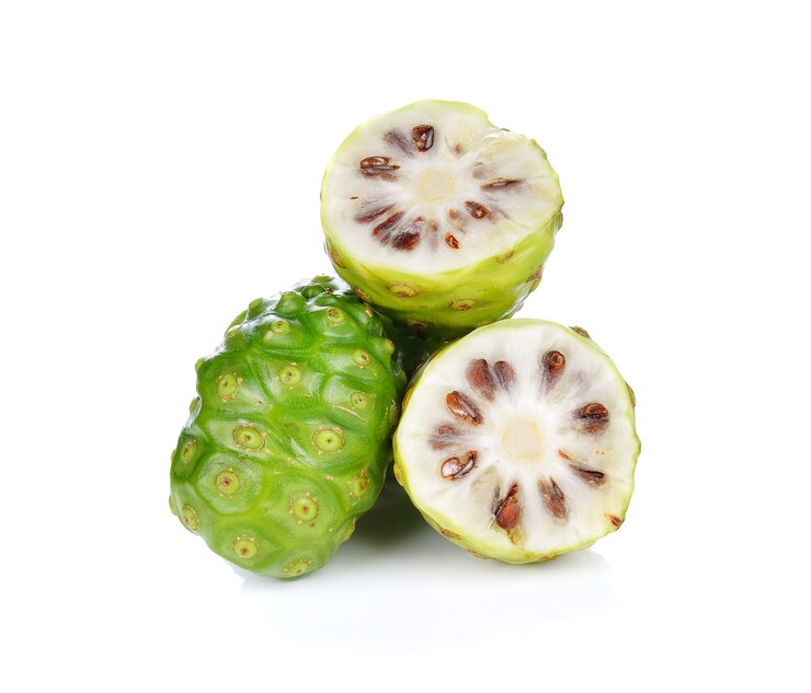 Frutta esotica - Noni su sfondo bianco