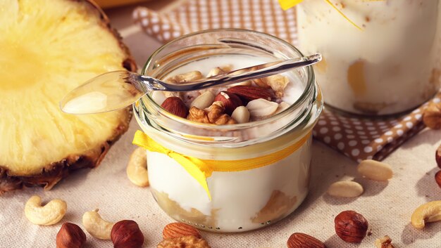 Frutta estiva antiossidante fatta in casa, yogurt al latte naturale