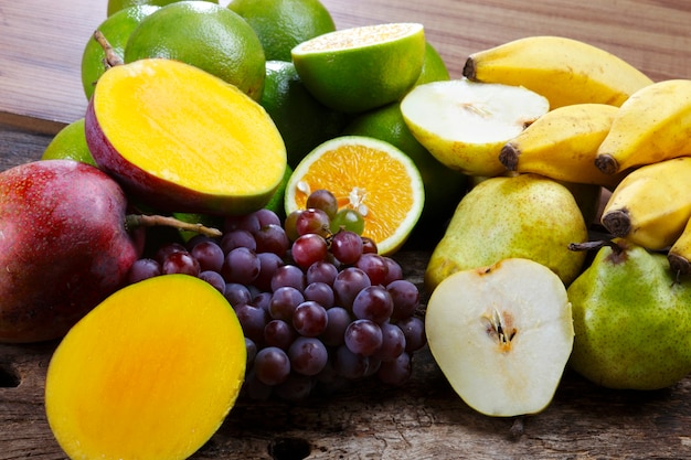 Frutta, pera, uva, banana, mango, arancia