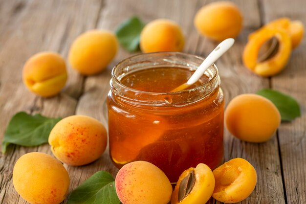 Frutti di albicocche e marmellata di albicocche