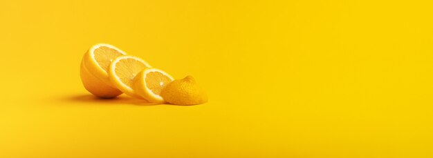 Frutti di limoni. Fetta succosa di limone