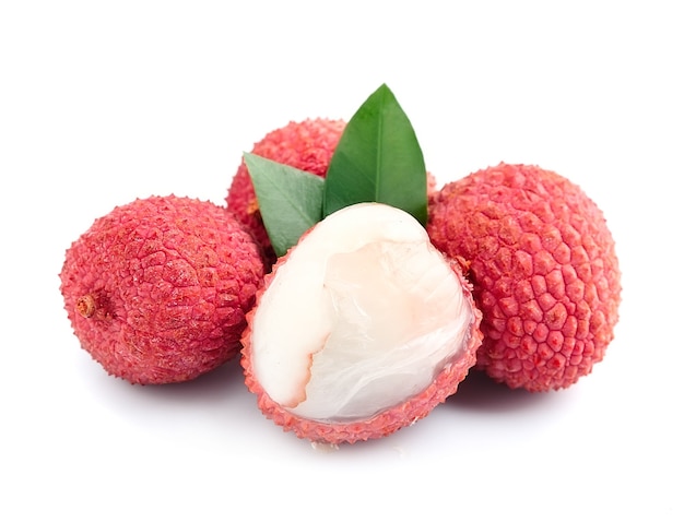 Frutti di litchi isolati.