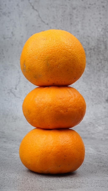 Frutti sani sfondo di frutta arancione tre frutti arancioni